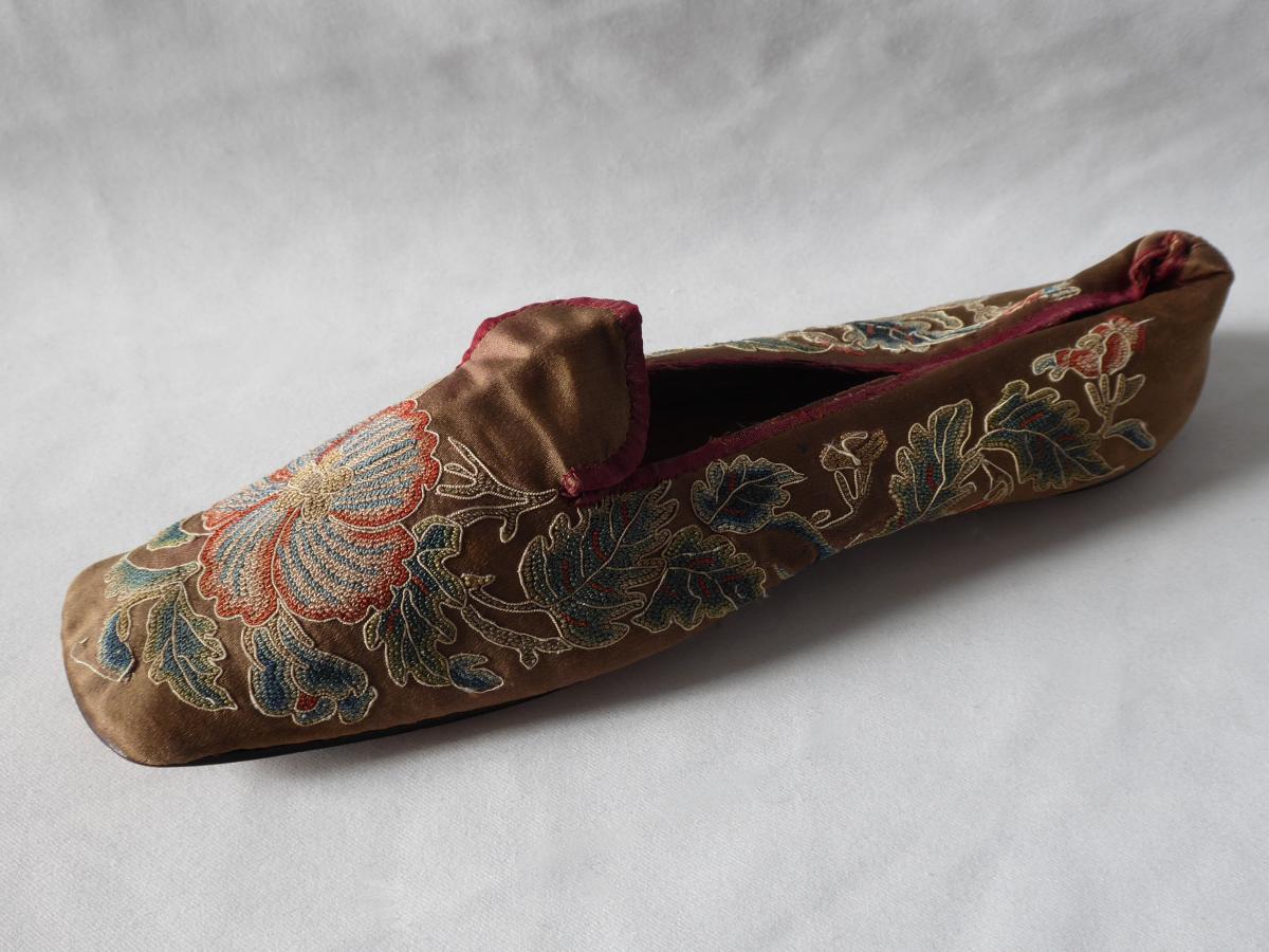 anciennes chaussures asiatiques plateformes brodées XIX chinoise