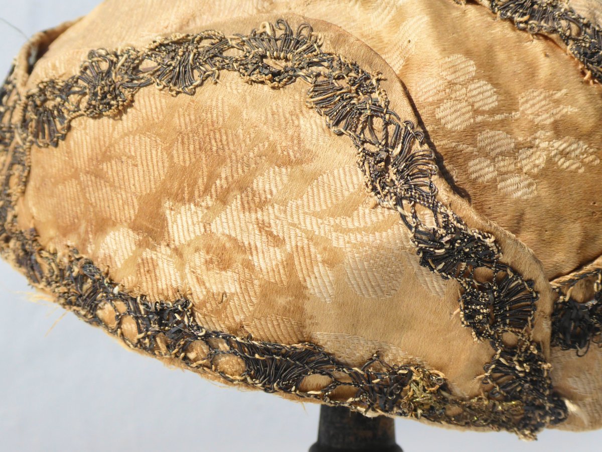 Bonnet Of Interior Of Man Louis XV Period, Silk, XVIIIth, Headdress In La Sultane Smoking Costume-photo-4