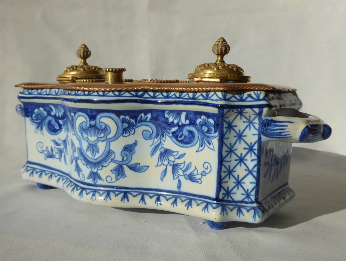 Encrier De Bureau En Faience De Delft XIXe Bronze Doré , Camaieu De Bleu Style XVIIIe-photo-3