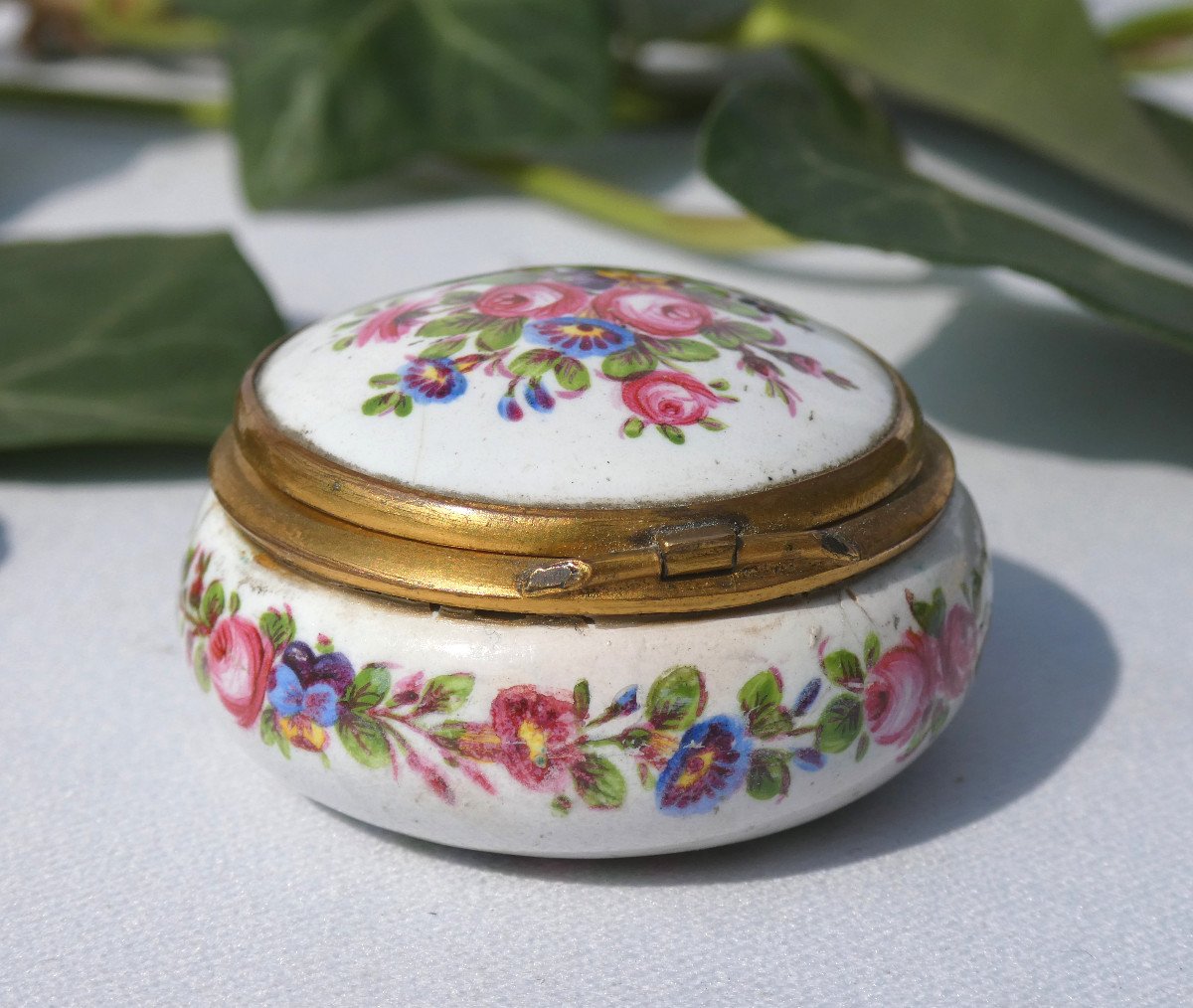 Pill Box Napoleon III Enamel Decor Flowers French Work Nineteenth Century Enamel-photo-1