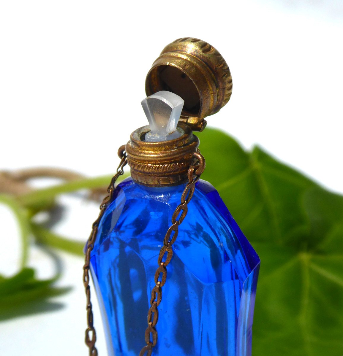 Napoleon III Period Salt Bottle, 19th Century Blue Glass, Chatelaine Perfume / Vinaigrette-photo-4