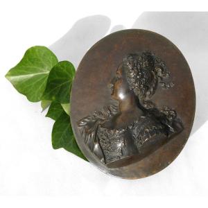 Profil En Bronze De Marie De Tenarre Montmain , Princesse De Bauffremont , Marie Antoinette D'aprés Jean Baptite Nini