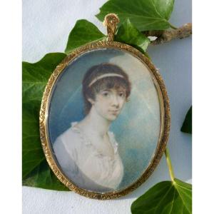 Grande Miniature , Portrait De Jeune Femme époque Premier Empire ; 1800 , Medaillon Bijou
