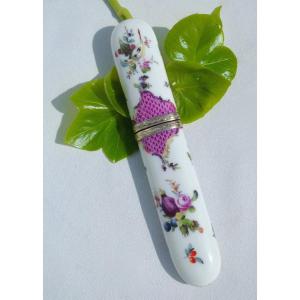 Etui à Cire En Porcelaine De Meissen , Décor De Fruits Et Fleurs XVIIIe Siecle , Objet De Vertu