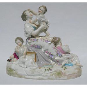 Large Group In Polychrome Porelaine Meissen Style, Paris 19th Century, Edmé Samson, Mother & Children 