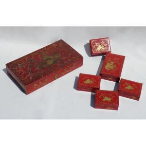 Coffret En Laque Rouge Style XVIIIe Siecle Boite à Jetons , Jeu De Quadrille , Décor Asiatique