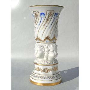 Vase Cornet En Porcelaine De Paris , Style Sevres , Biscuit Naturel , Têtes De Putti XIXe 