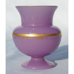 Vase En Opaline Signé De Baccarat , Coloris Rose Agate , Style Napoléon III 