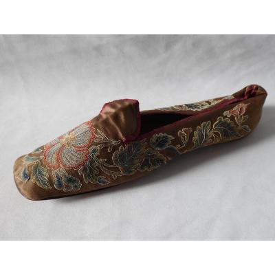 Chaussure En Soie Brodée époque 1820 , Ballerine Début XIXe Siecle , Chaussures Souliers 