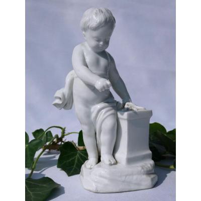 Sujet En Porcelaine Allemande , Putto Enfant d'Apres Falconnet , Le Feu XIXe Style XVIIIe Meissen