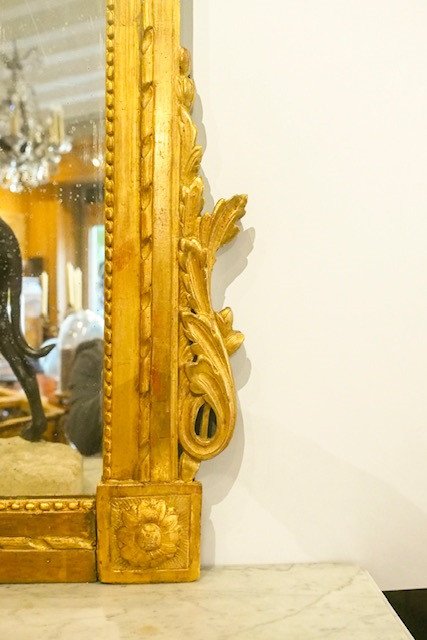 Grand miroir en bois doré d’époque Louis XVI à décor de têtes d'aigles-photo-3