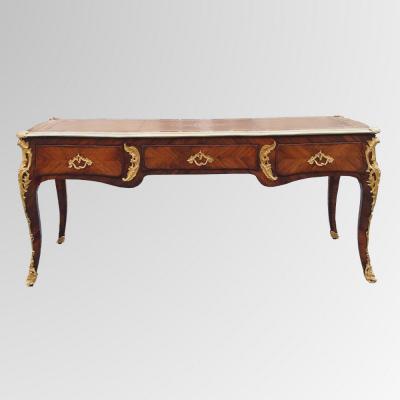 Grand bureau plat parisien d&rsquo;&eacute;poque Louis XV