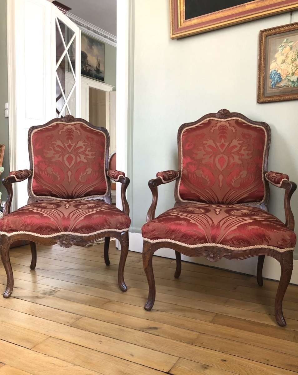 Paire De Fauteuils Louis XV .