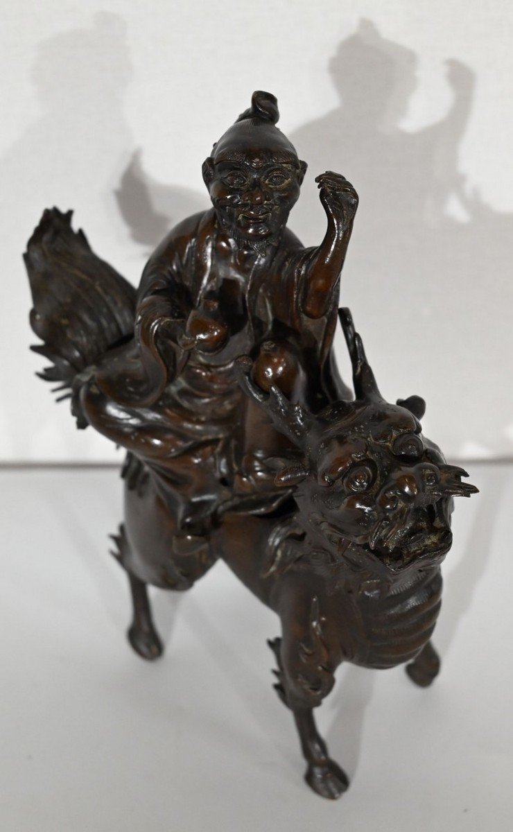 Bronze Personnage Chinois Et Chien De Fao, Style Asiatique – Début XXe