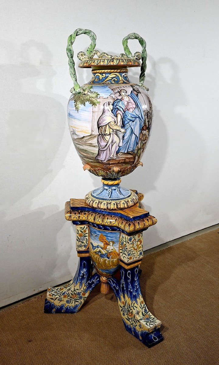 Vase Set On Bolster In Majolica, Italy - Nineteenth