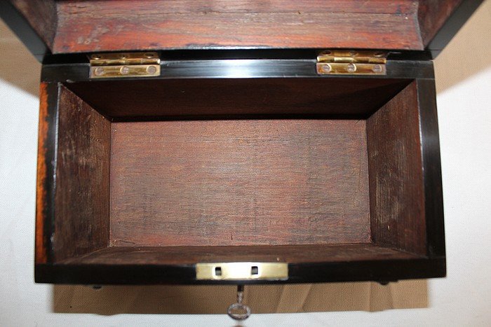 Domed Box In Solid Walnut, Renaissance Style - Nineteenth-photo-6