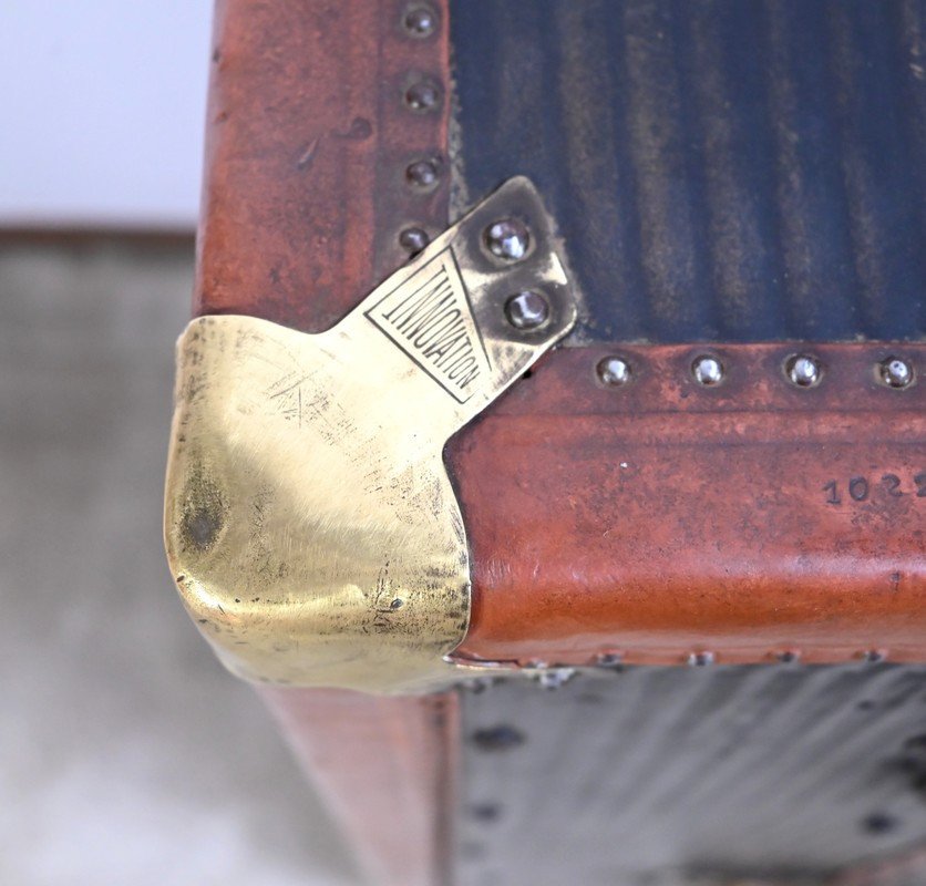 Secretary Trunk, Mahogany Interior, Stamped Innovation – 1900-photo-3