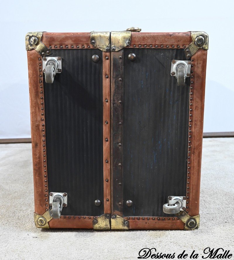 Secretary Trunk, Mahogany Interior, Stamped Innovation – 1900-photo-8