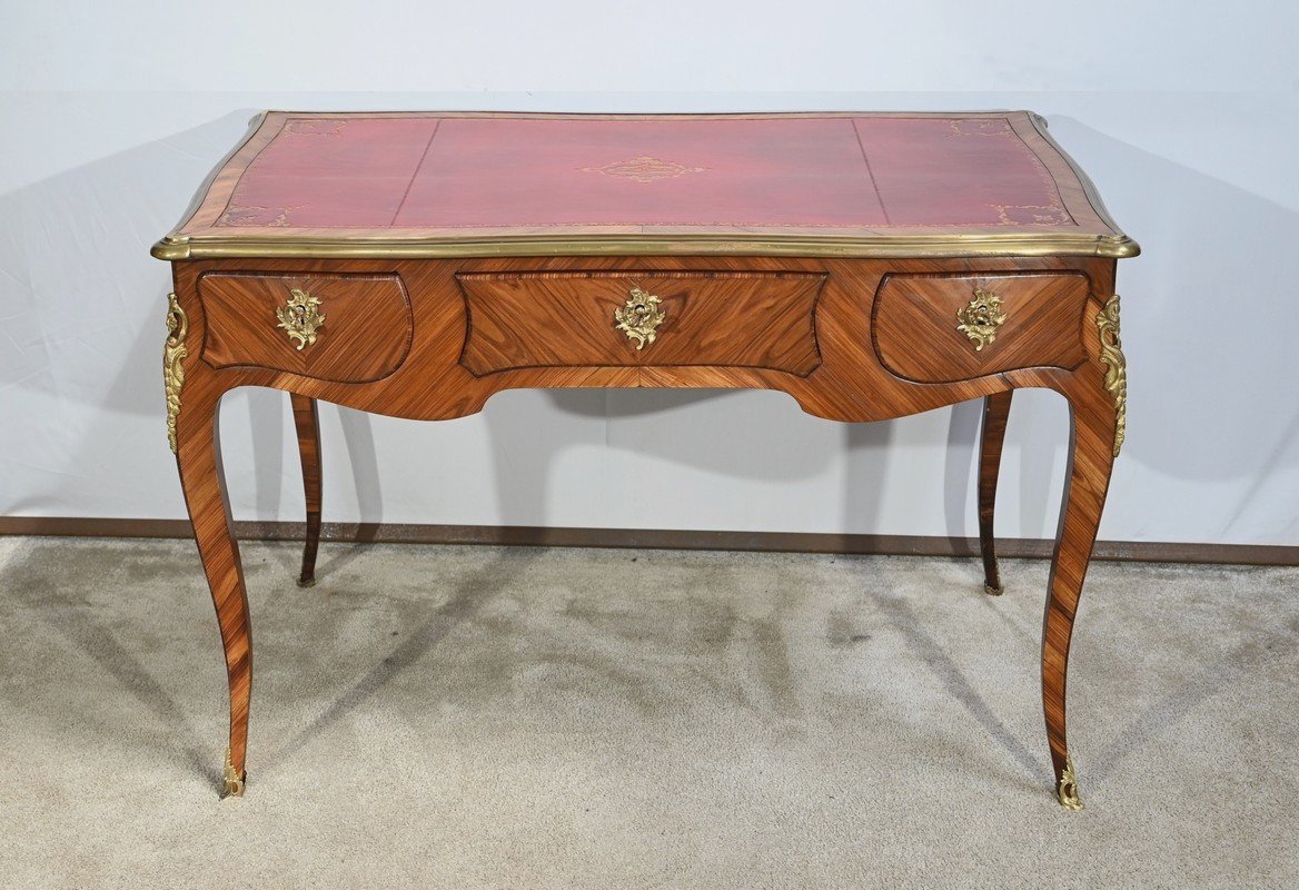 Bureau De Milieu En Bois Précieux, Style Louis XV – Début XXe