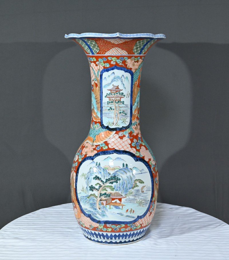 Important Arita Porcelain Vase, Meiji Era, Japan – Late 19th Century