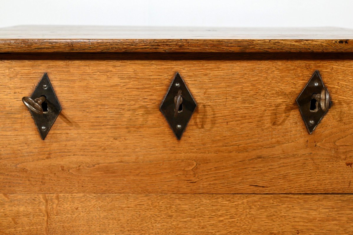 Oak Community Chest – Late 19th Century-photo-1