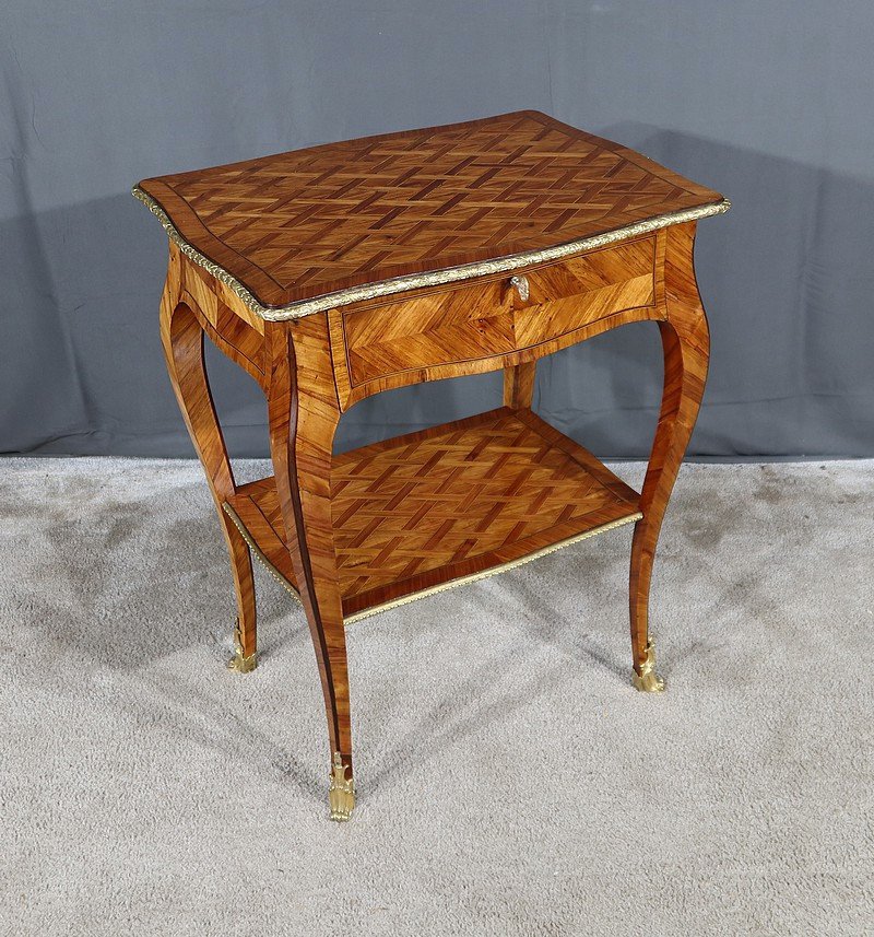 Petite Table De Salon En Bois Précieux, Style Louis XV – 1ère Partie XIXe