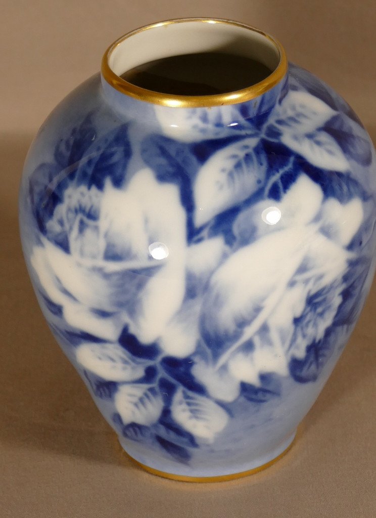 Small Vase With Blue Roses In Limoges Porcelain Hand Painted, XXth-photo-3