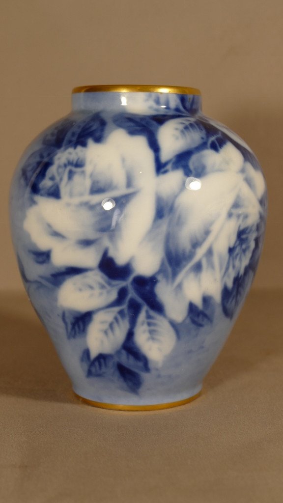 Small Vase With Blue Roses In Limoges Porcelain Hand Painted, XXth-photo-1