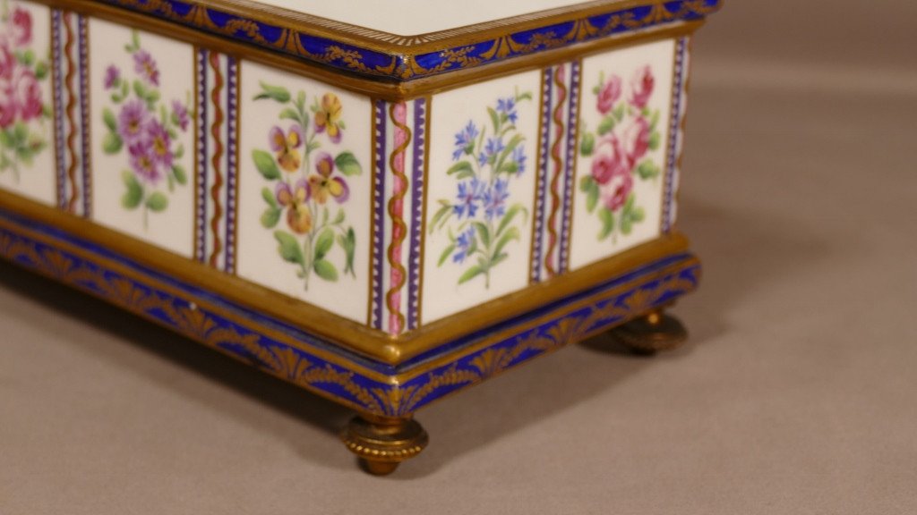 Porcelain Table Planter With Flowers, In The Taste Of Sèvres, Manufacture Samson XIX Th-photo-3
