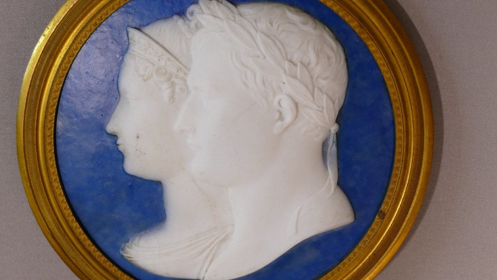 Médaillon Aux Profils De Napoléon Et Joséphine En Biscuit Façon Wedgwood, Cerclé Bronze Doré-photo-3