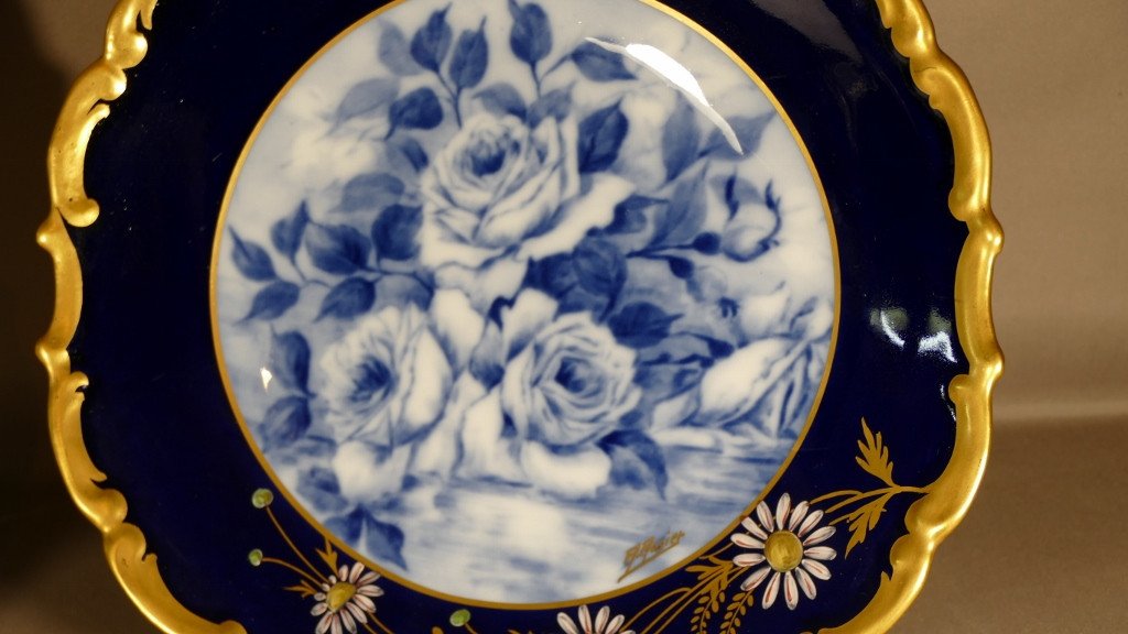 Pair Of Dishes With Blue Roses, Blue Porcelain And Gilding, 20th Century-photo-2