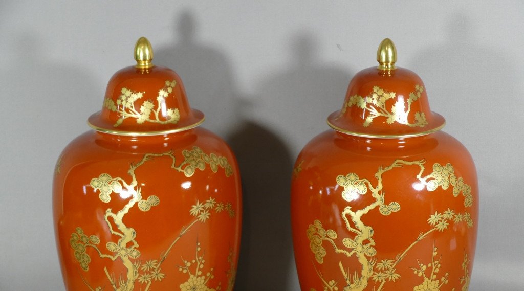 Bernardaud Seoul, Pair Of Japanese Red And Gold Potiche In Limoges Porcelain-photo-2