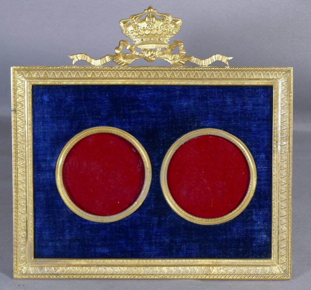 Double Photo Frame In Gilt Bronze With The Royal Crown, 19th Century