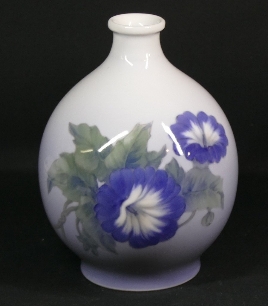 Vase Copenhagen En Porcelaine émaillée, Décor De Fleurs Dans Les Tons De Bleu, Avant 1923