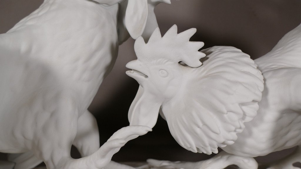 Cockfight, Porcelain Biscuit Sculpture By Szabo Zoltan, 20th Century-photo-5