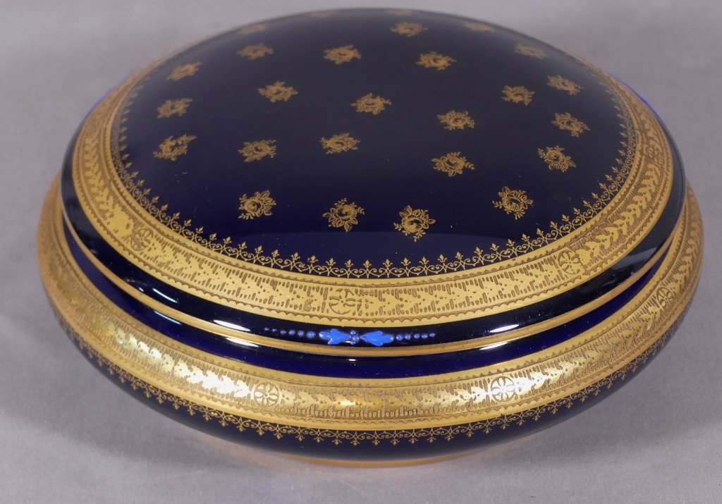 Incrustation d'Or, Coffret Bonbonnière En Porcelaine De Limoges Bleu De Four, XX ème