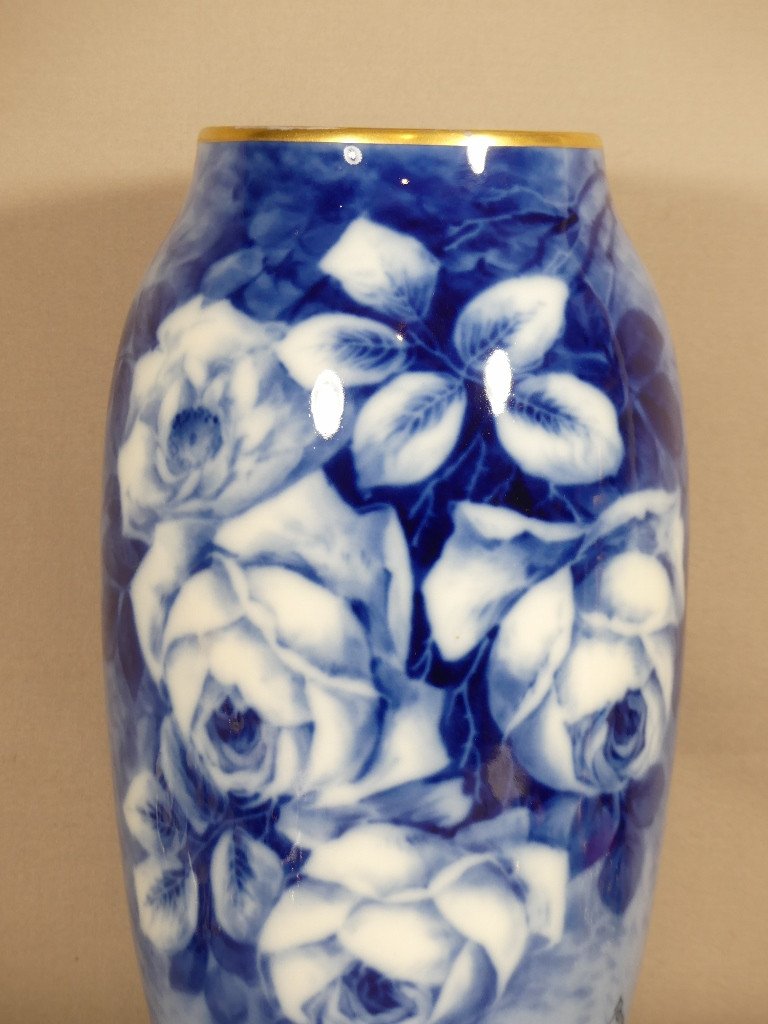Les Roses, Grand Vase En Porcelaine De Limoges En Dégradé De Bleu, époque 1960-photo-2