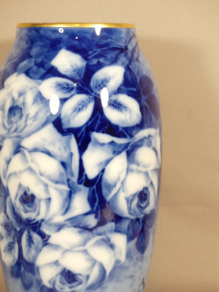 Les Roses, Grand Vase En Porcelaine De Limoges En Dégradé De Bleu, époque 1960-photo-4