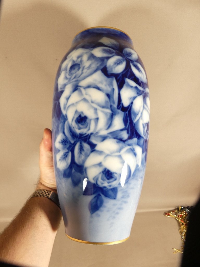 Les Roses, Grand Vase En Porcelaine De Limoges En Dégradé De Bleu, époque 1960-photo-6