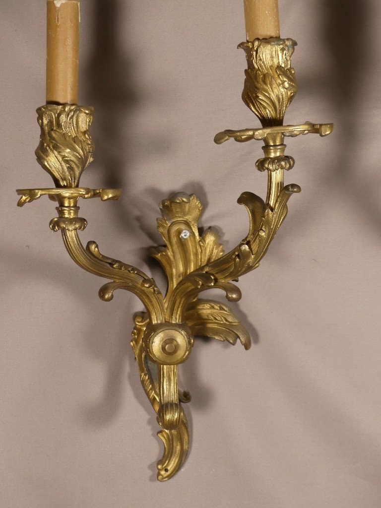 Paire d'Appliques Louis XV En Bronze Doré Ciselé d'Acanthe époque XIX ème-photo-2