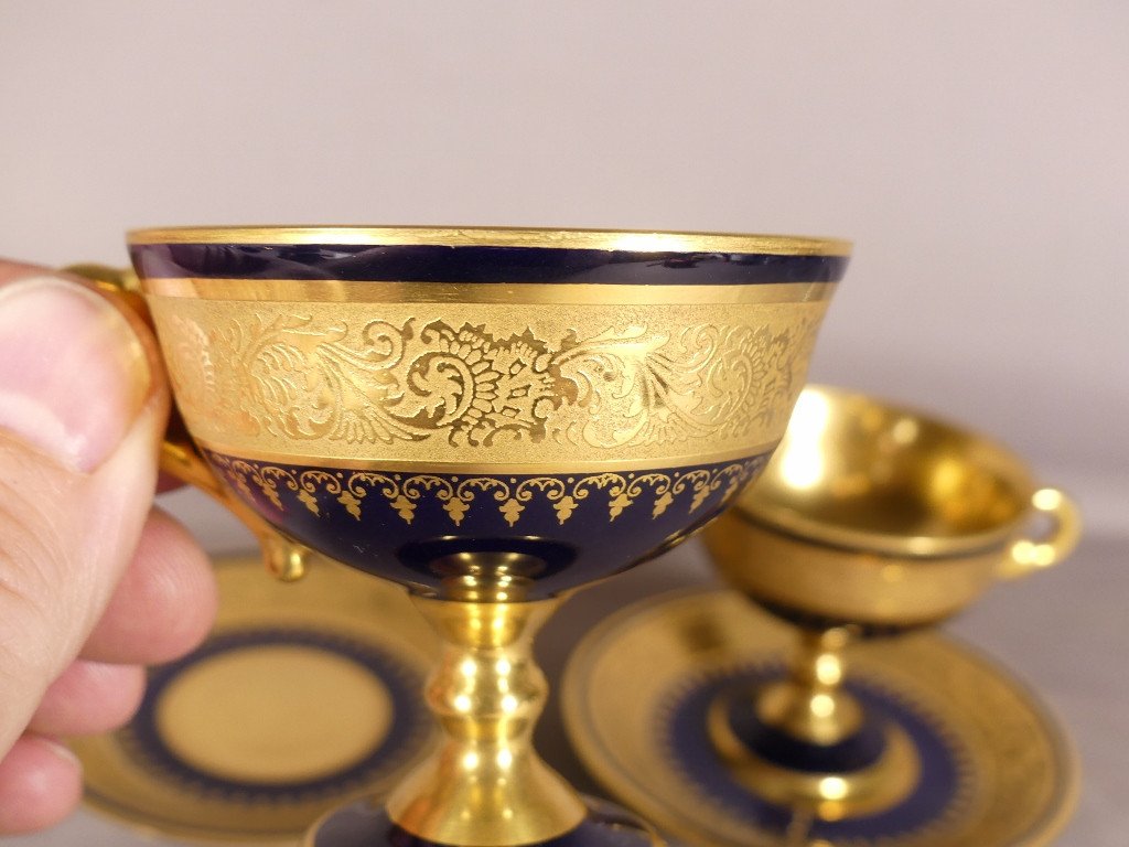 Incrustation d'Or Et Bleu De Four, Paire De Tasses De Collection En Porcelaine De Limoges-photo-1