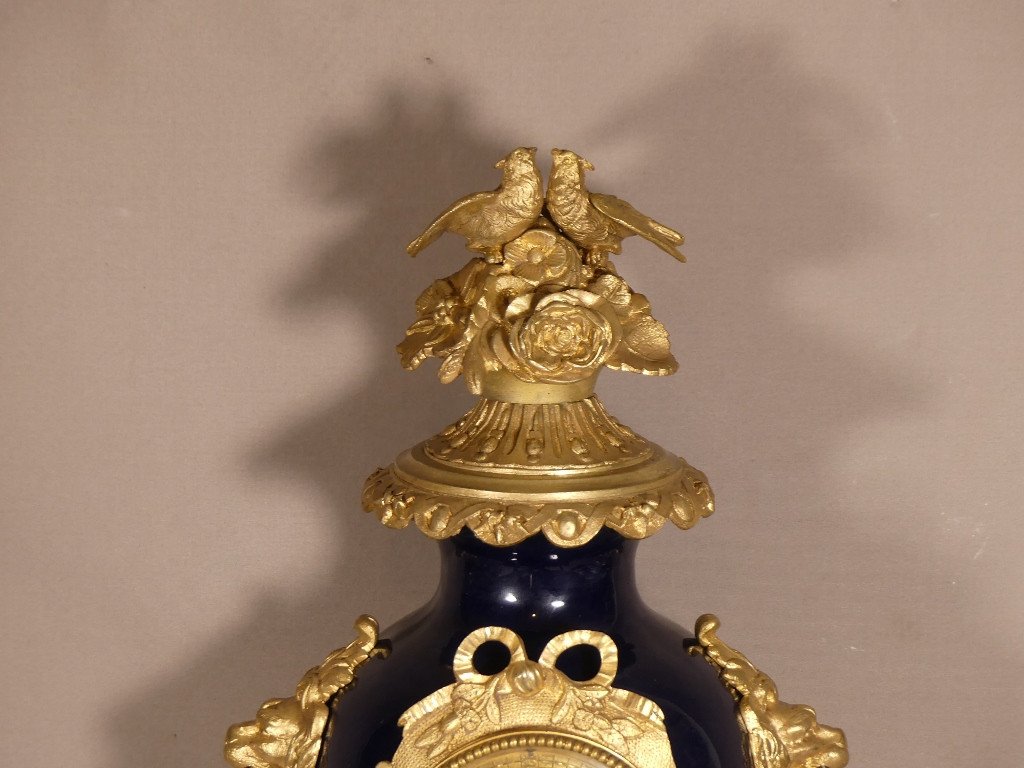 Pendule Napol&eacute;on III En Porcelaine Bleu De S&egrave;vres Et Bronze Dor&eacute;, &eacute;poque XIX &egrave;me-photo-4