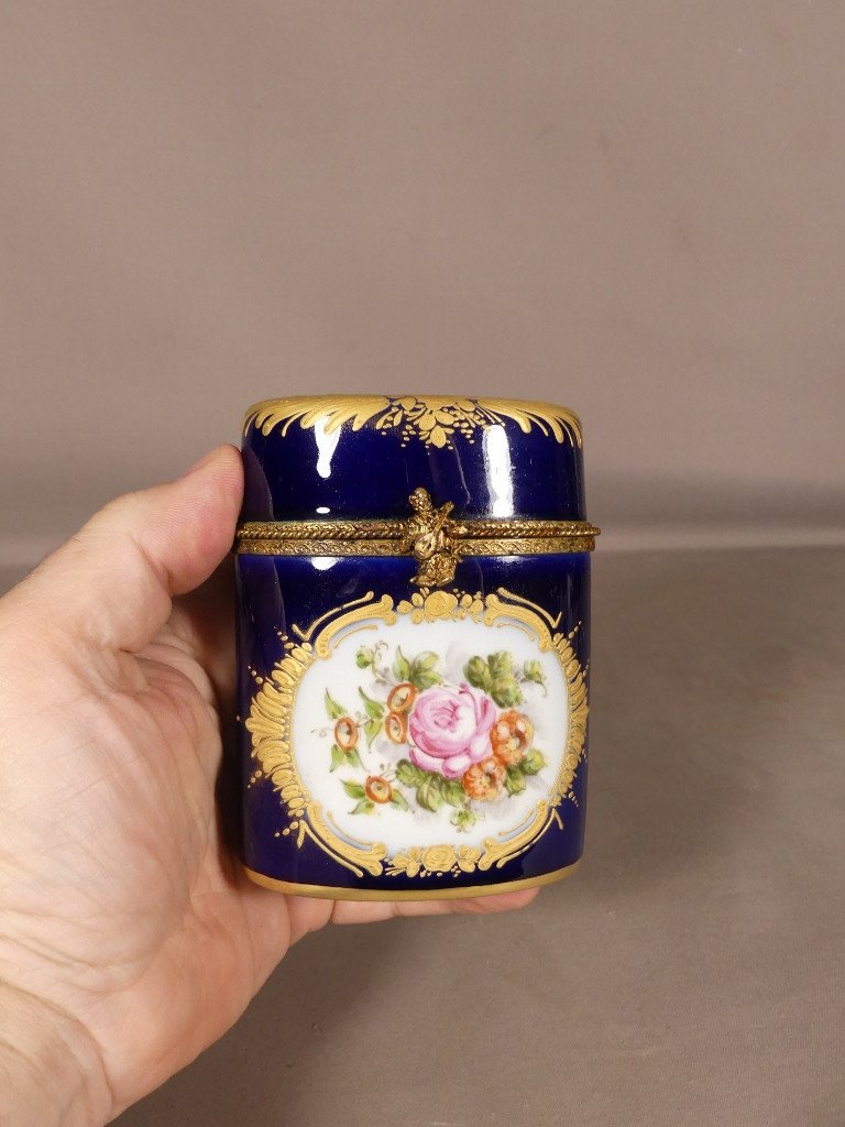 Box, Limoges Porcelain Box Hand Painted Flower Bouquet, Oven Blue-photo-2