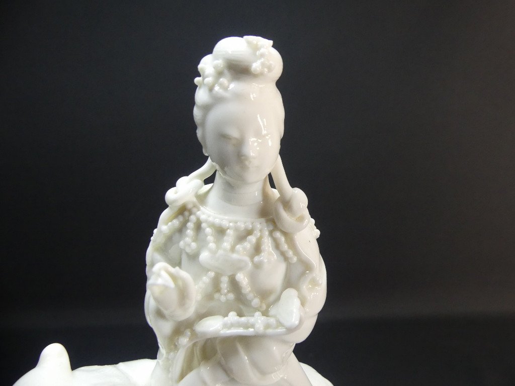 Guanyin, Chinese White Porcelain Statuette Early 20th Century -photo-4