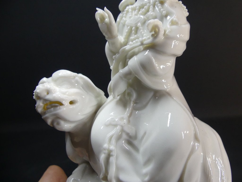 Guanyin, Chinese White Porcelain Statuette Early 20th Century -photo-2