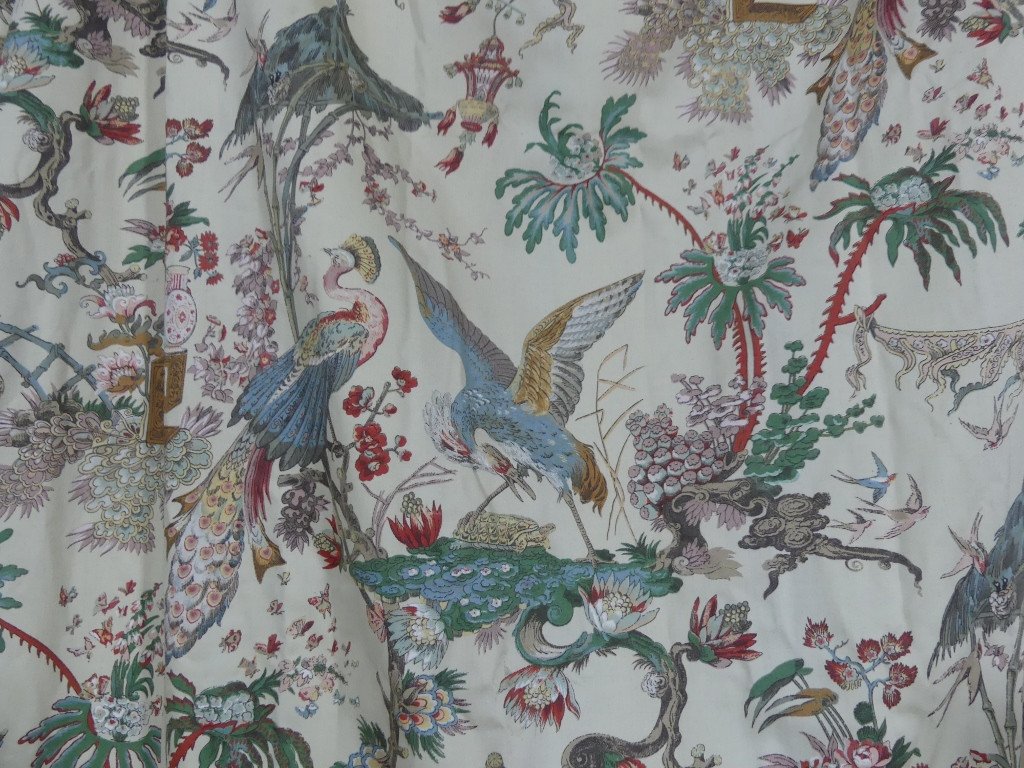 Pair Of Double Curtains In Oriental Fabric With Peacocks, Cranes, Exotic Foliage -photo-2