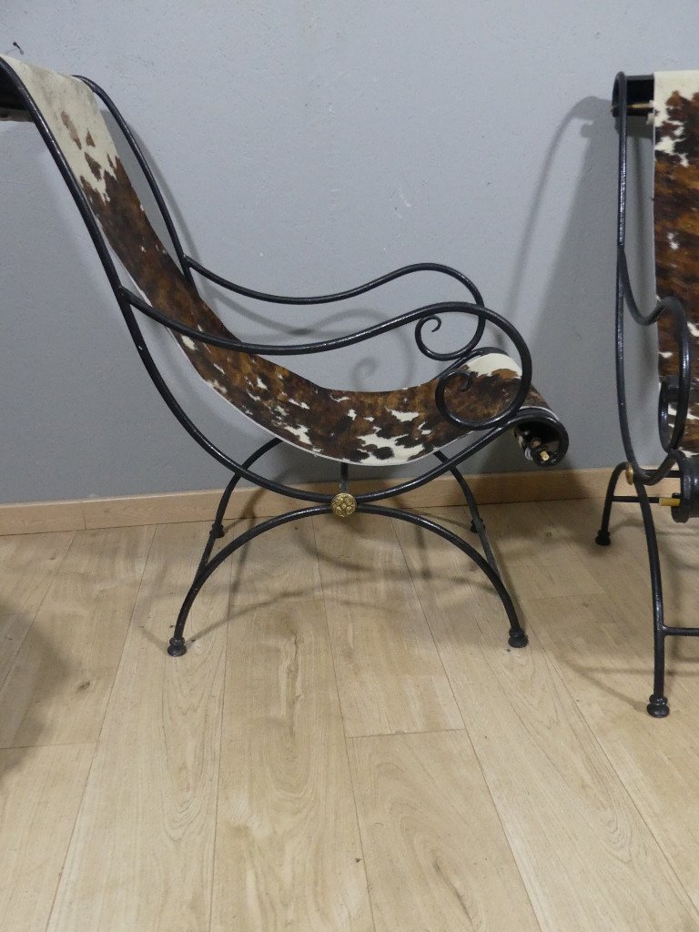 Paire De Fauteuils Fer Forgé Façon Chaises Longues Et Peau De Vache, époque XX ème-photo-1