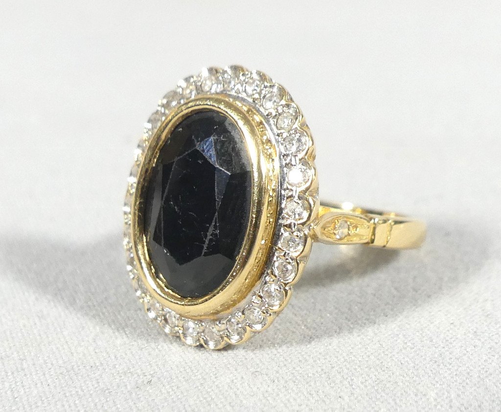 Marguerite Ring In Yellow Gold, Dark Blue Sapphire And Diamonds, Early 20th Century