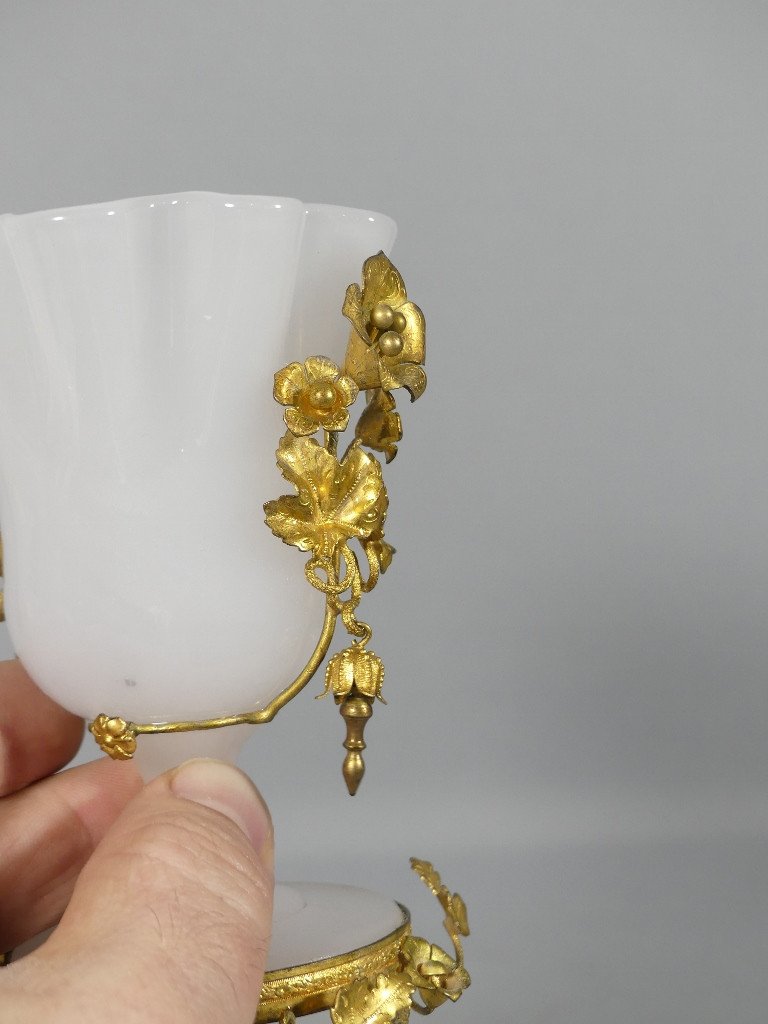 Small White Opaline Vase With Brass Frame And Flowers, Vines And Bells, 19th Century-photo-3