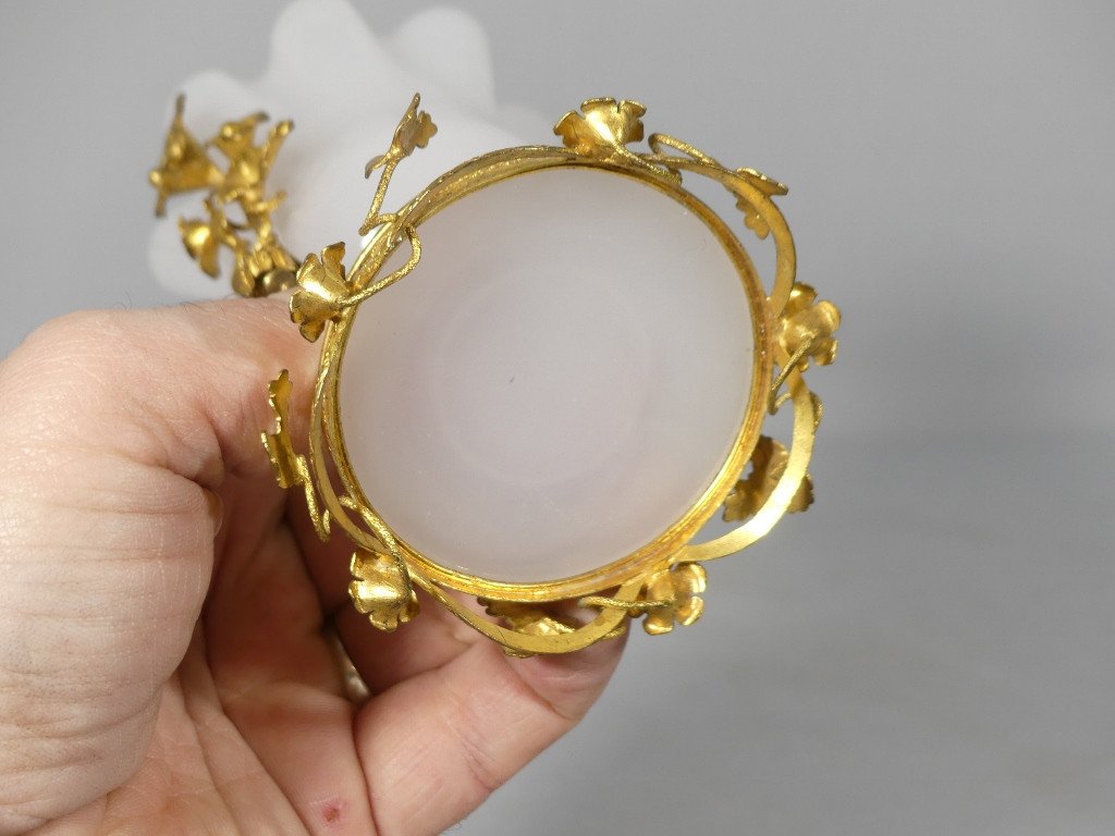 Small White Opaline Vase With Brass Frame And Flowers, Vines And Bells, 19th Century-photo-4